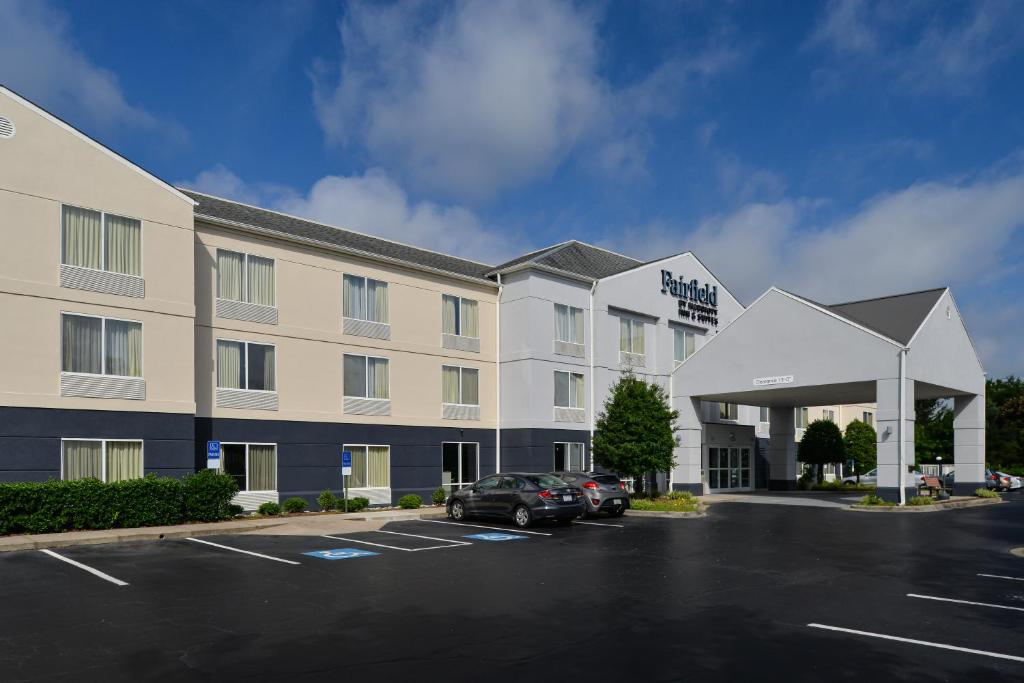 Fairfield Inn & Suites Charlotte Arrowood Main image 1